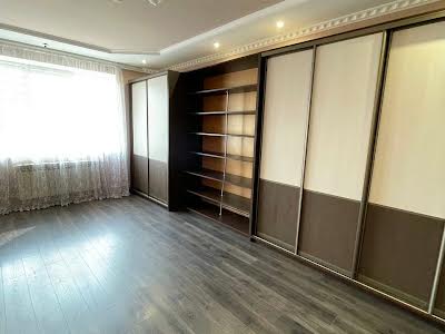 квартира за адресою Тролейбусна вул., 18