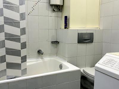 квартира за адресою Композитора Лятошинського вул., 8