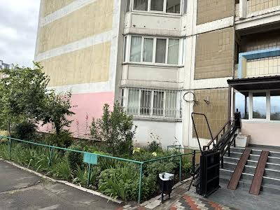 квартира за адресою Анни Ахматової вул., 6