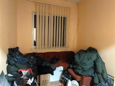 комерційна за адресою Космонавтів вул., 31