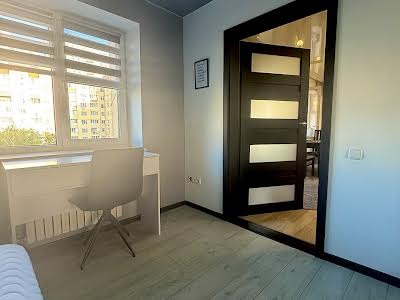 квартира за адресою Академіка Сахарова вул., 38
