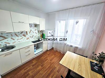 квартира за адресою Софії Русової вул., 5-Б