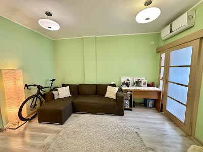 квартира за адресою Регенераторна вул., 4 к10