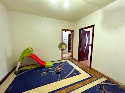 квартира за адресою Анни Ахматової вул., 4
