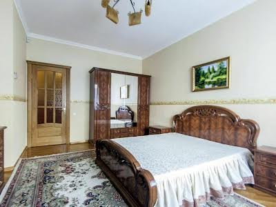 квартира за адресою Старонаводницька вул., 13