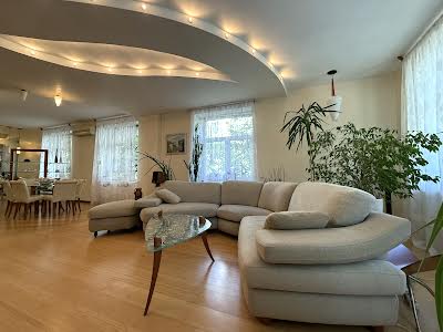 квартира за адресою Шовковична вул., 13/2