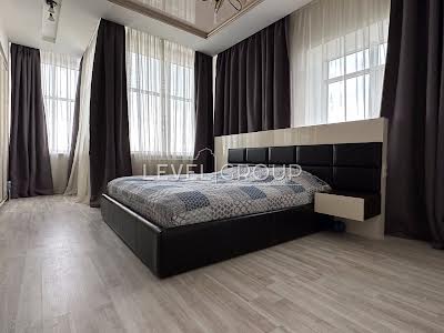 квартира за адресою Дніпровська набережна вул., 1