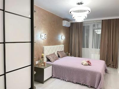 квартира по адресу Молодіжна ул., 4