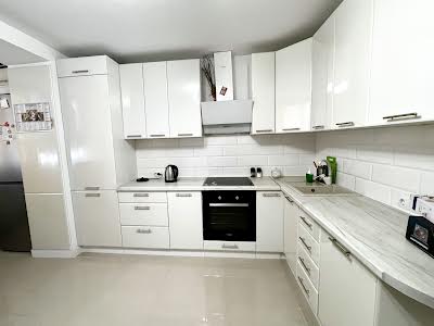 квартира за адресою Крайна вул., 1А