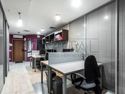 комерційна за адресою Миколи Амосова вул., 2