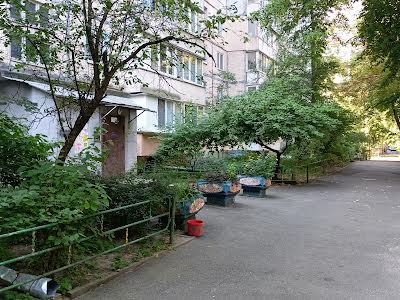 квартира за адресою Дегтярівська вул., 10