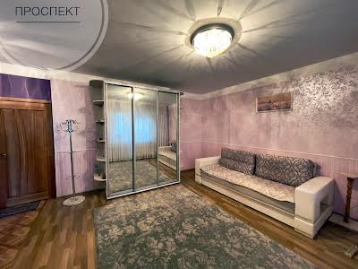 квартира за адресою Воскресенська, 13б