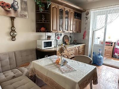 квартира за адресою Анни Ахматової вул., 3-А