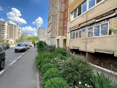 комерційна за адресою Квартальная, 8/8