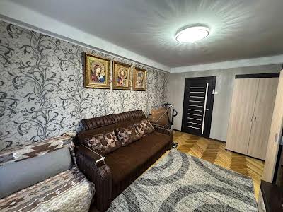 квартира по адресу Строителей ул., 12Б