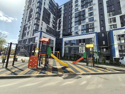 комерційна за адресою Центральна вул., 15