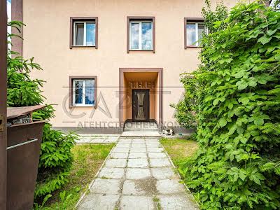 комерційна за адресою Садова вул., 22