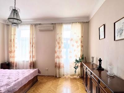 квартира за адресою Софіївська вул., 4