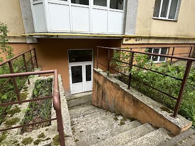 комерційна за адресою Жасминова вул., 5б