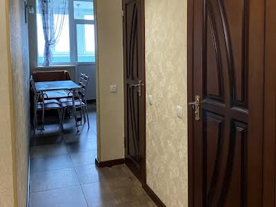 квартира за адресою Авіаконструктора Ігоря Сікорського вул. (Танкова), 1