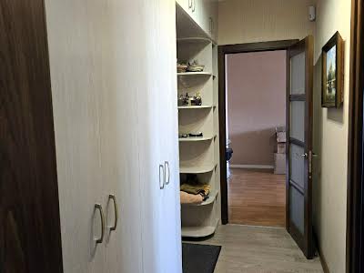 квартира за адресою Анни Ахматової вул., 16-В