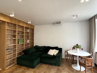 квартира за адресою Академіка Степана Рудницького вул., 34