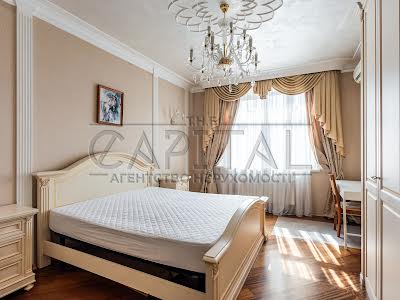 квартира за адресою Кудрявський узвіз, 3-Б