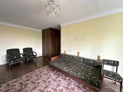 квартира за адресою Стадіонна вул., 13