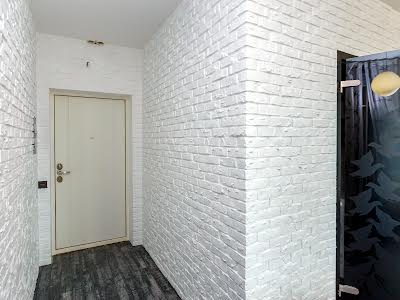 квартира за адресою Анни Ахматової вул., 32/18