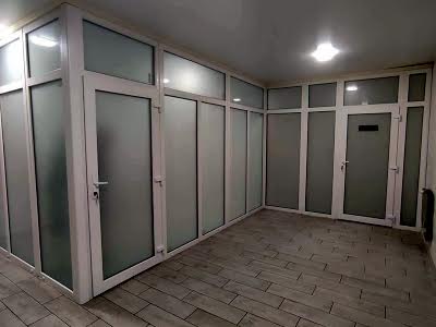 комерційна за адресою вул. Дворецька, 46