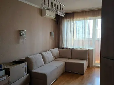 квартира за адресою Анни Ахматової вул., 16-В