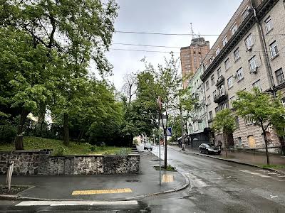 квартира за адресою Олександра Кониського вул., 83/85