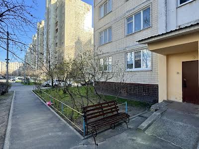 квартира за адресою Зої Гайдай вул., 2