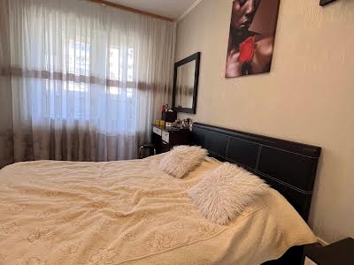 квартира за адресою Євгена Чикаленка вул., 75