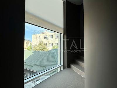 комерційна за адресою Новоселицька вул., 7