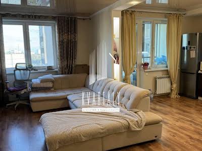 квартира по адресу Патриарха Мстислава Скрипника ул., 40