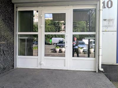комерційна за адресою Валерія Лобановського просп. (Червонозоряний), 10