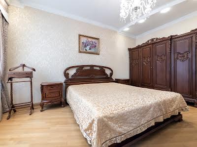 квартира за адресою Старонаводницька вул., 13