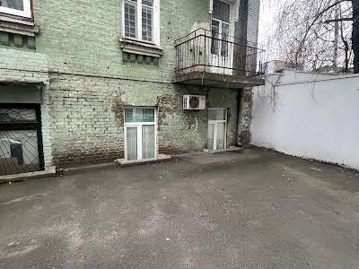 комерційна за адресою Студентська вул., 11