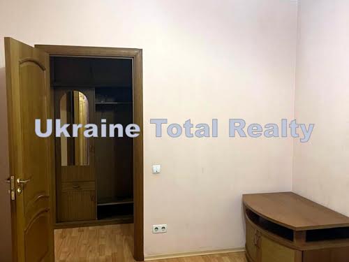 квартира за адресою Анни Ахматової вул., 19