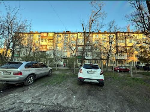 квартира по адресу Строителей ул., 12-Б
