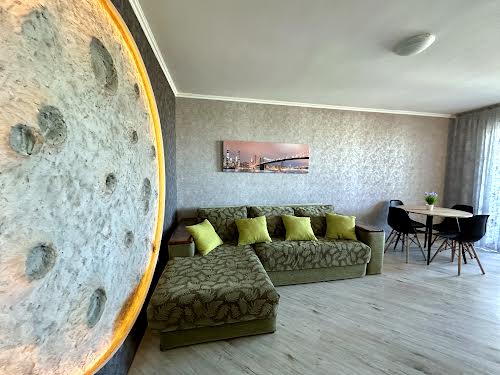 квартира за адресою Космонавтів вул., 98