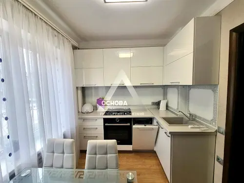 квартира за адресою Шкільна вул. (Героїв Сталінграда), 18