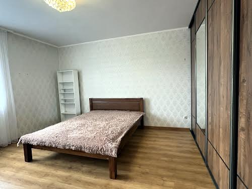 квартира по адресу Степана Бандери ул., 40/2А