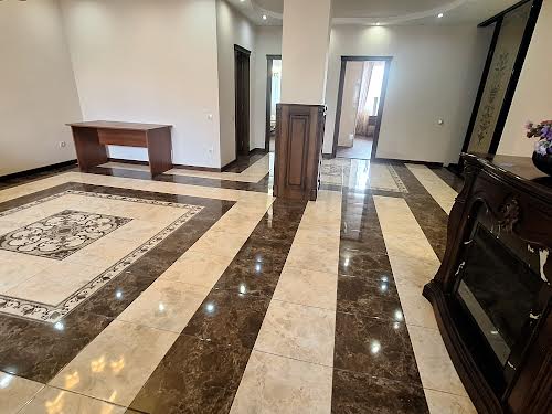 квартира за адресою Міхновських, 23