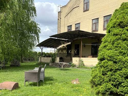 будинок за адресою с. Вишеньки, Урожайна, 13