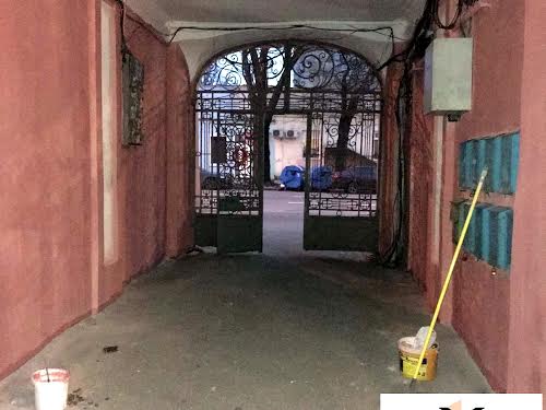 комерційна за адресою Велика Арнаутська вул., 4