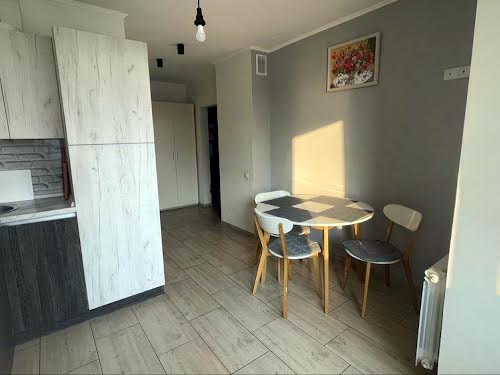 квартира за адресою Ревуцького вул., 21
