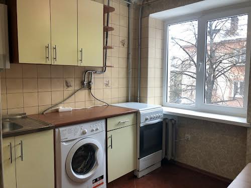 квартира за адресою Братів Дужих вул. (Володимира Комарова), 2