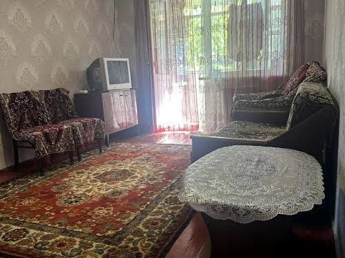 квартира по адресу Строителей ул., 27